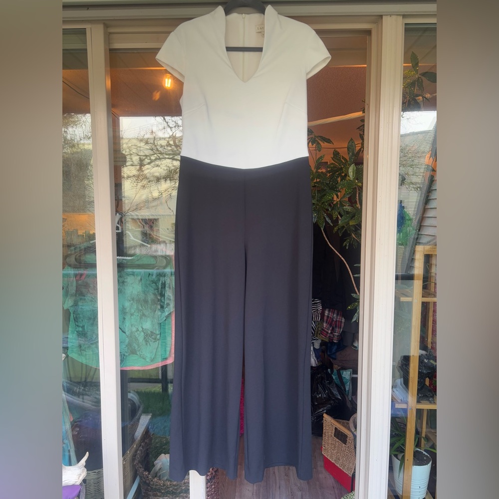 LAURA Short Sleeve Wide Leg Classy Black and White Jumpsuit Size 12 Womens